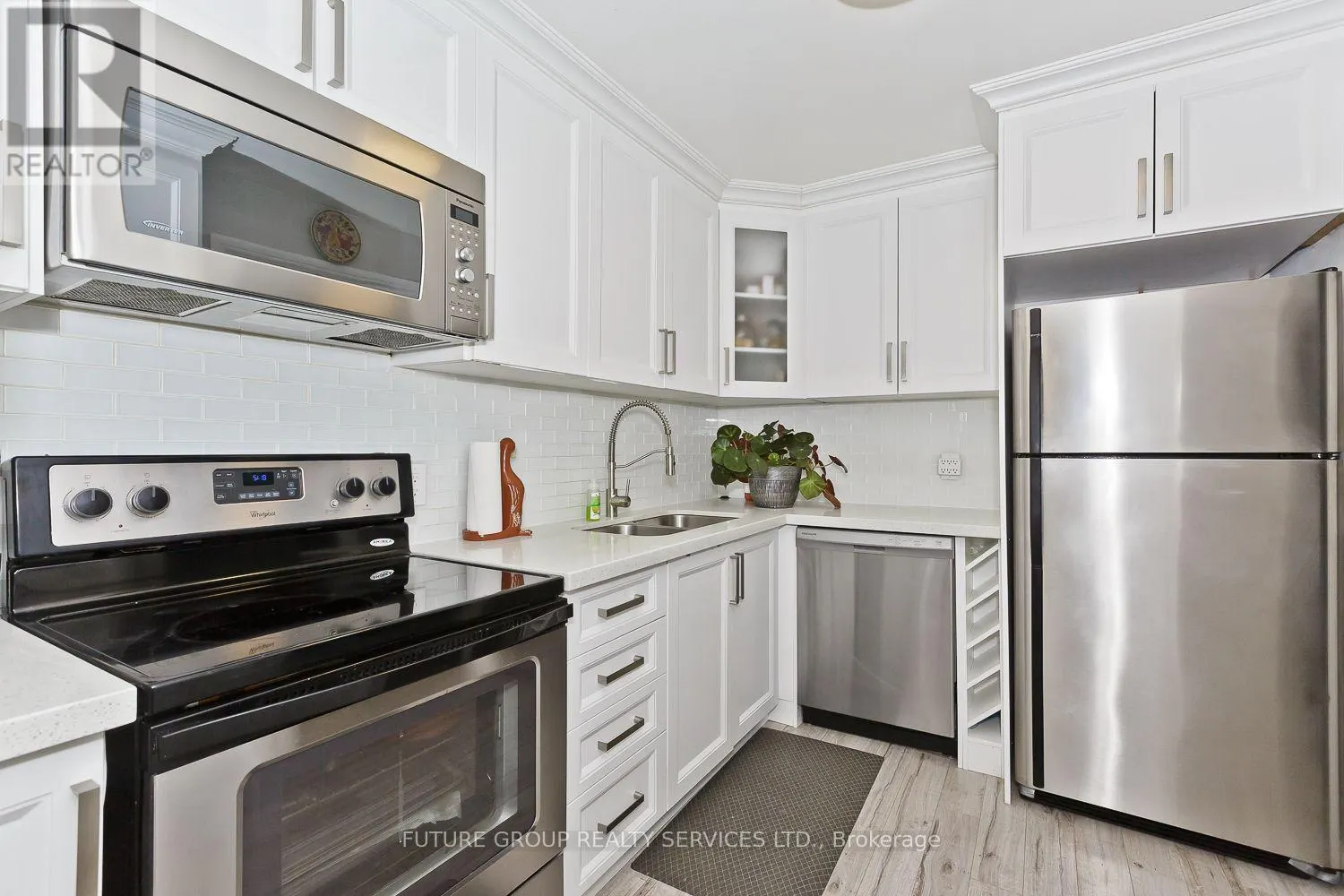 1604 - 1580 MISSISSAUGA VALLEY BOULEVARD