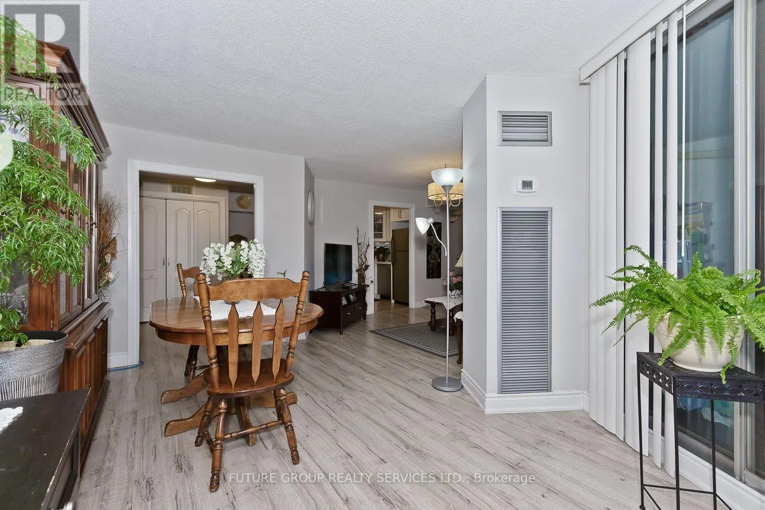 1604 - 1580 MISSISSAUGA VALLEY BOULEVARD