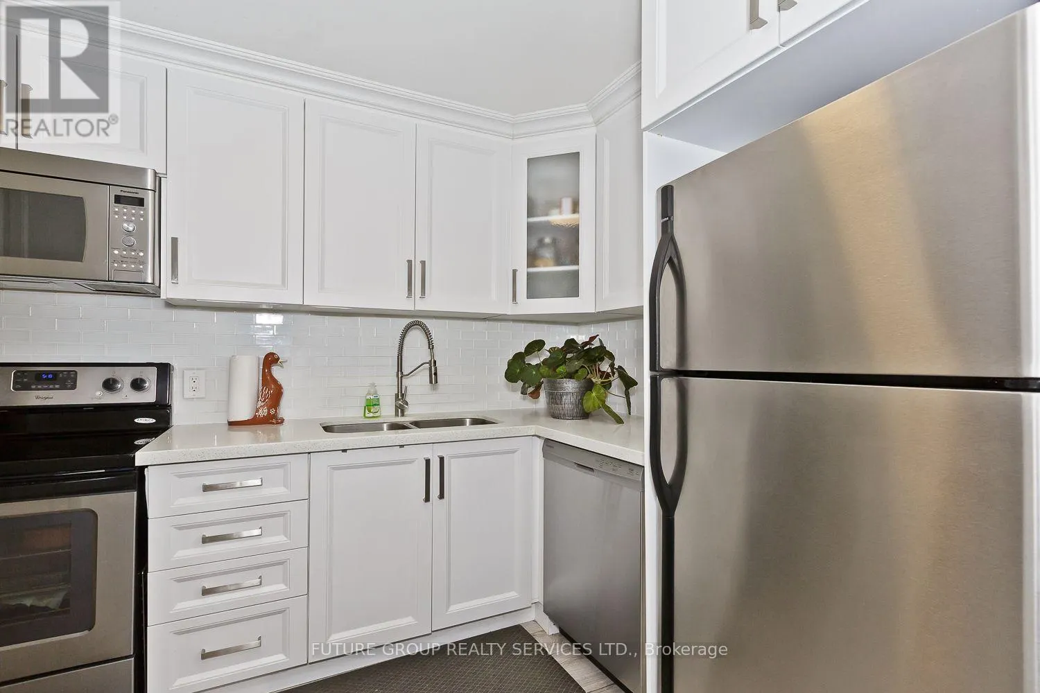 1604 - 1580 MISSISSAUGA VALLEY BOULEVARD