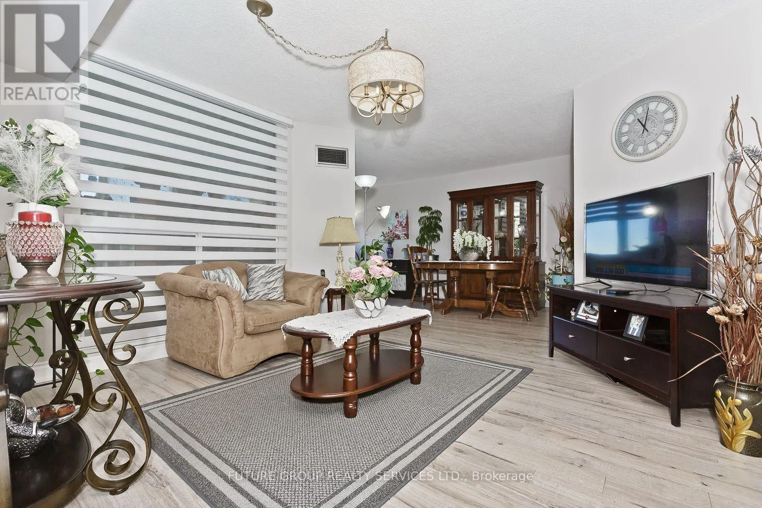 1604 - 1580 MISSISSAUGA VALLEY BOULEVARD