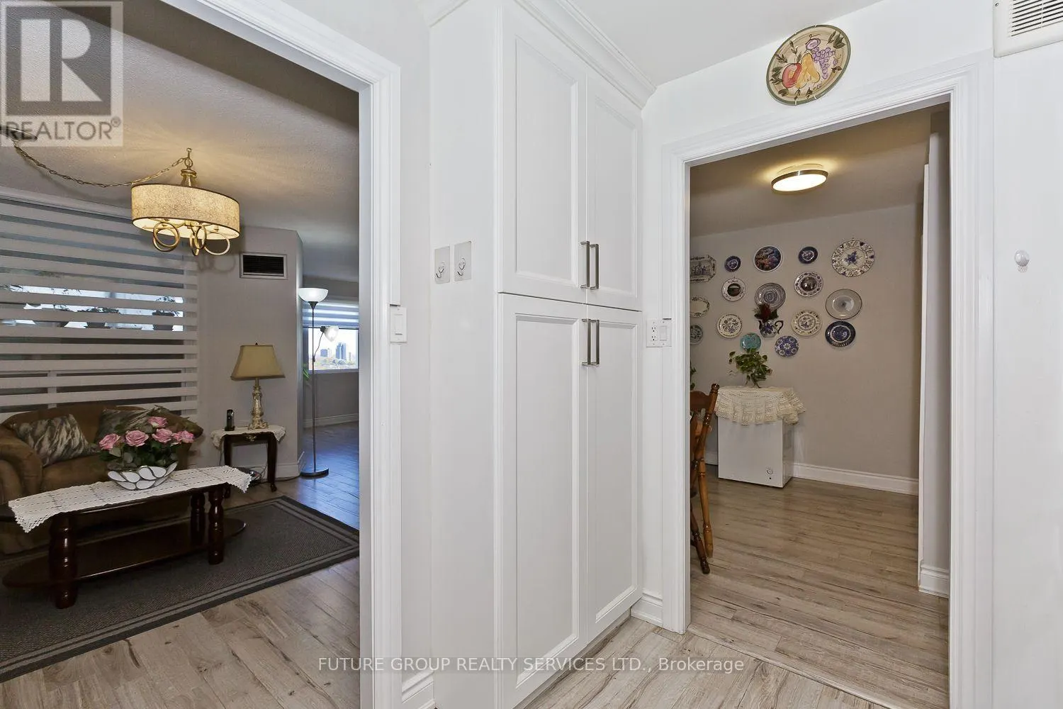 1604 - 1580 MISSISSAUGA VALLEY BOULEVARD