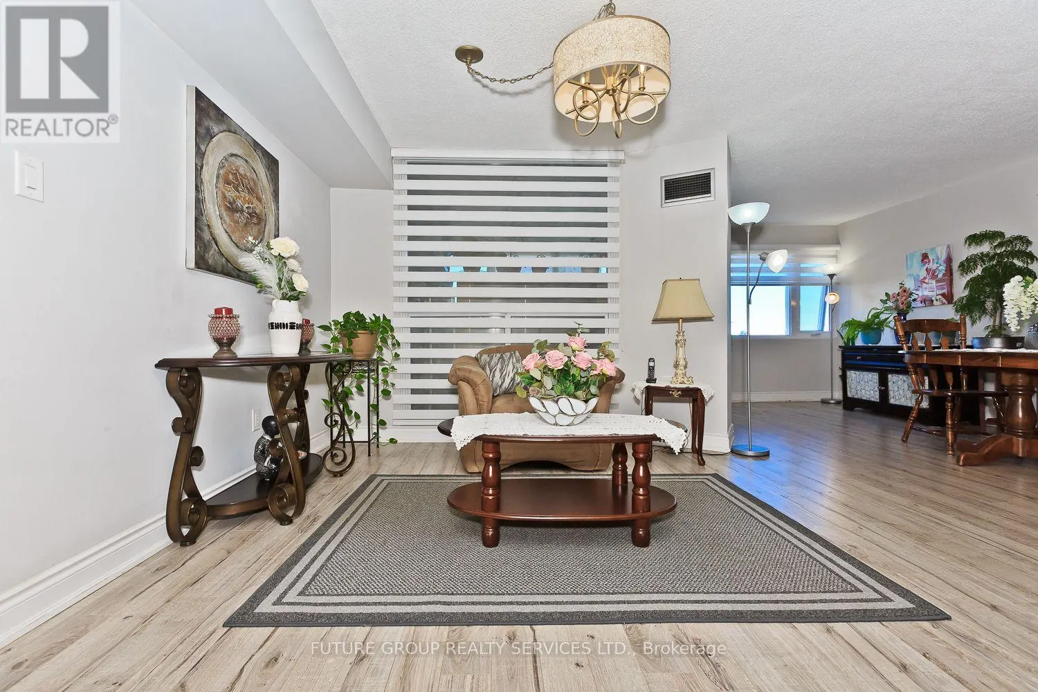 1604 - 1580 MISSISSAUGA VALLEY BOULEVARD
