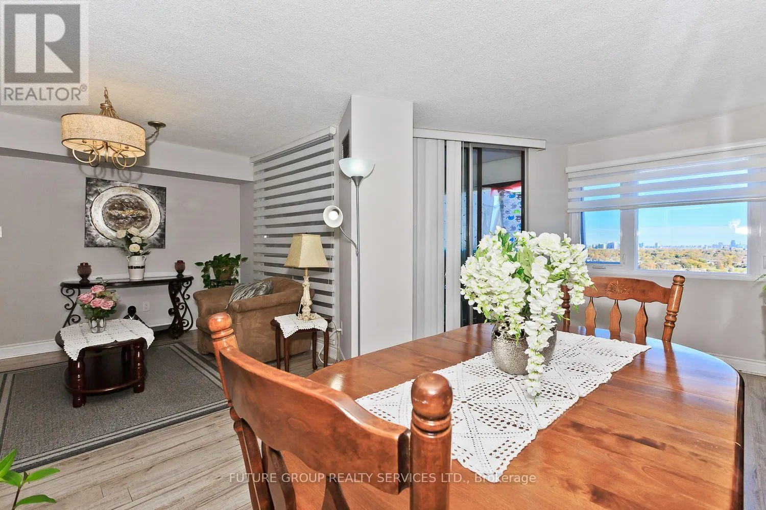 1604 - 1580 MISSISSAUGA VALLEY BOULEVARD