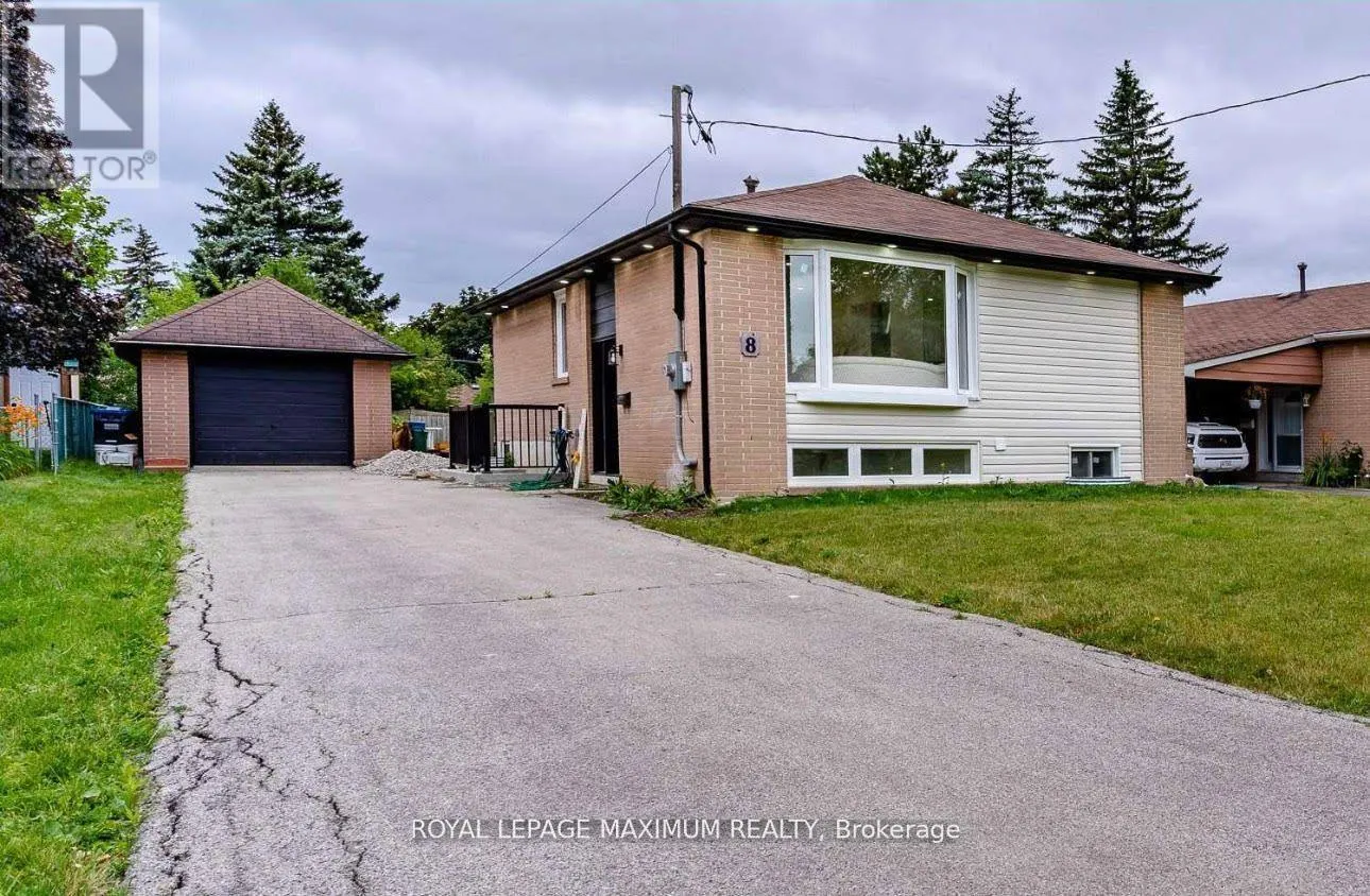 UPPER LEVEL - 8 LAWRENCE CRESCENT