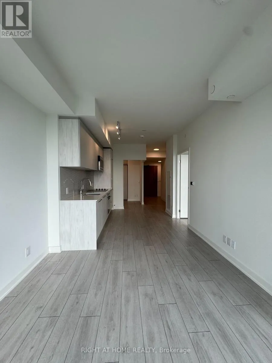 718 - 1381 LAKESHORE ROAD E
