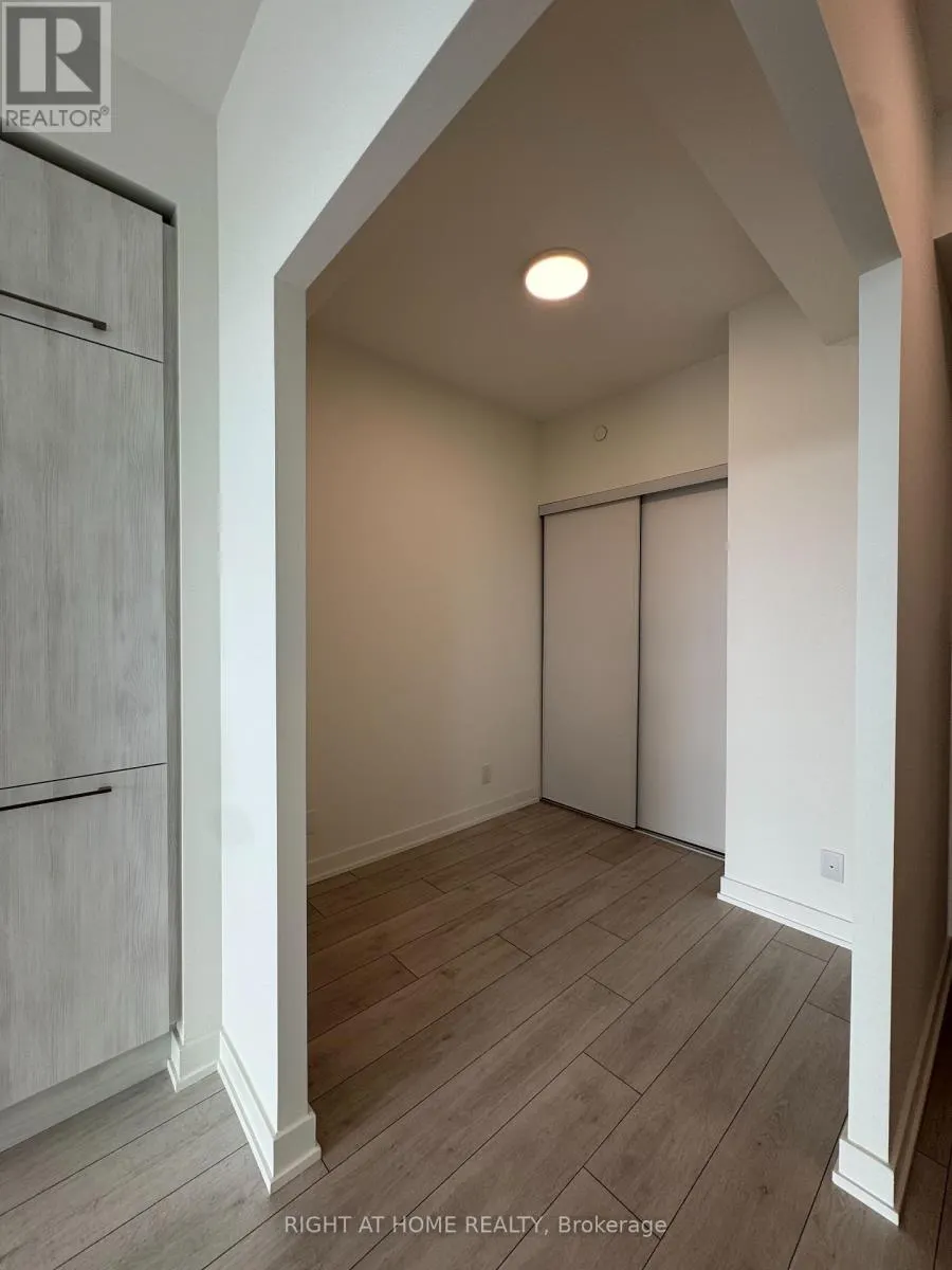 718 - 1381 LAKESHORE ROAD E