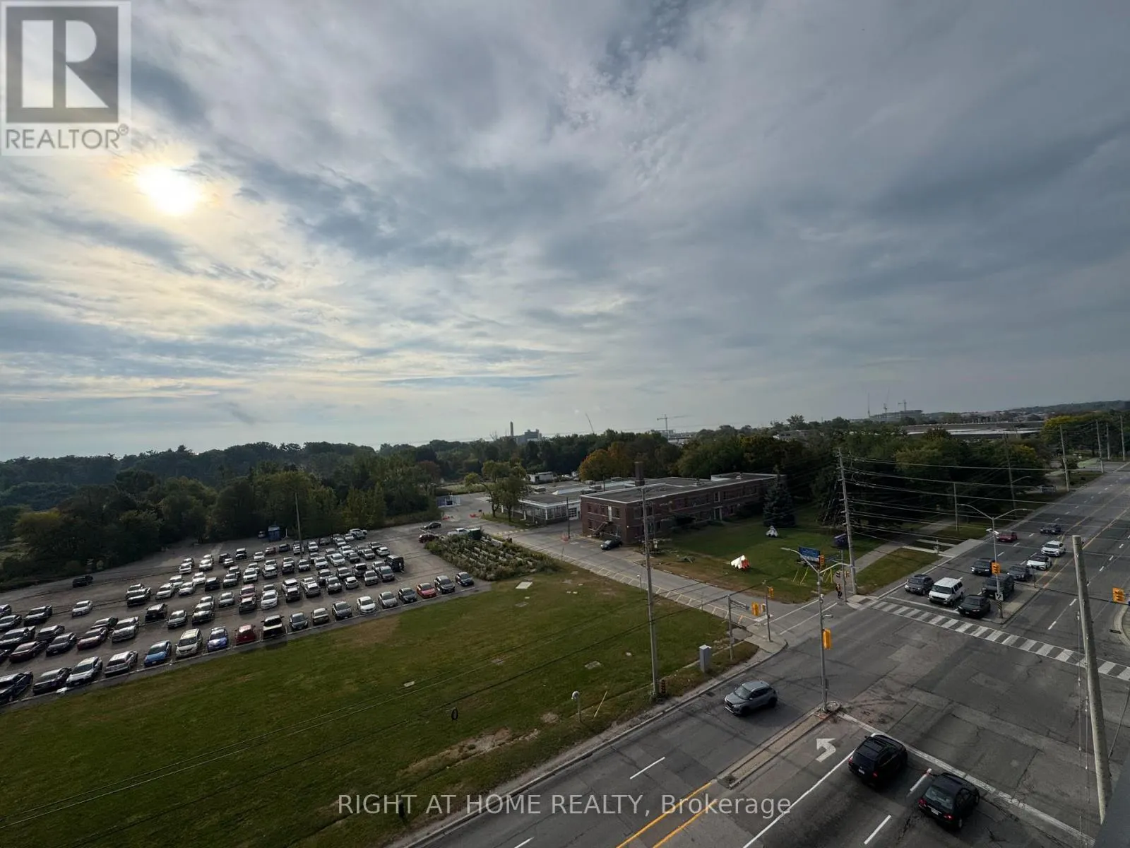 718 - 1381 LAKESHORE ROAD E