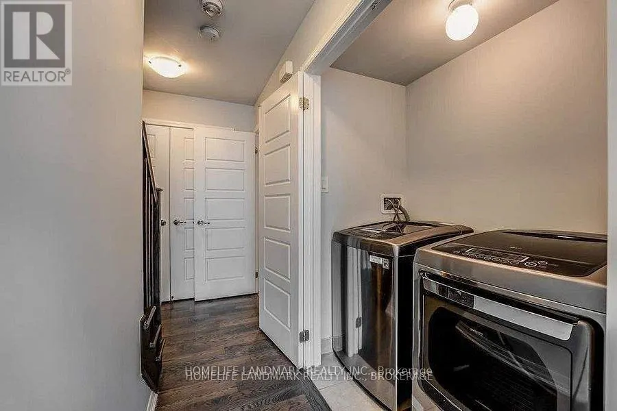 3077 MISTLETOE GARDENS