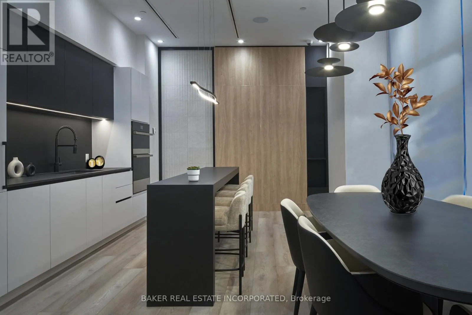 TH06 - 498 PLAINS ROAD E