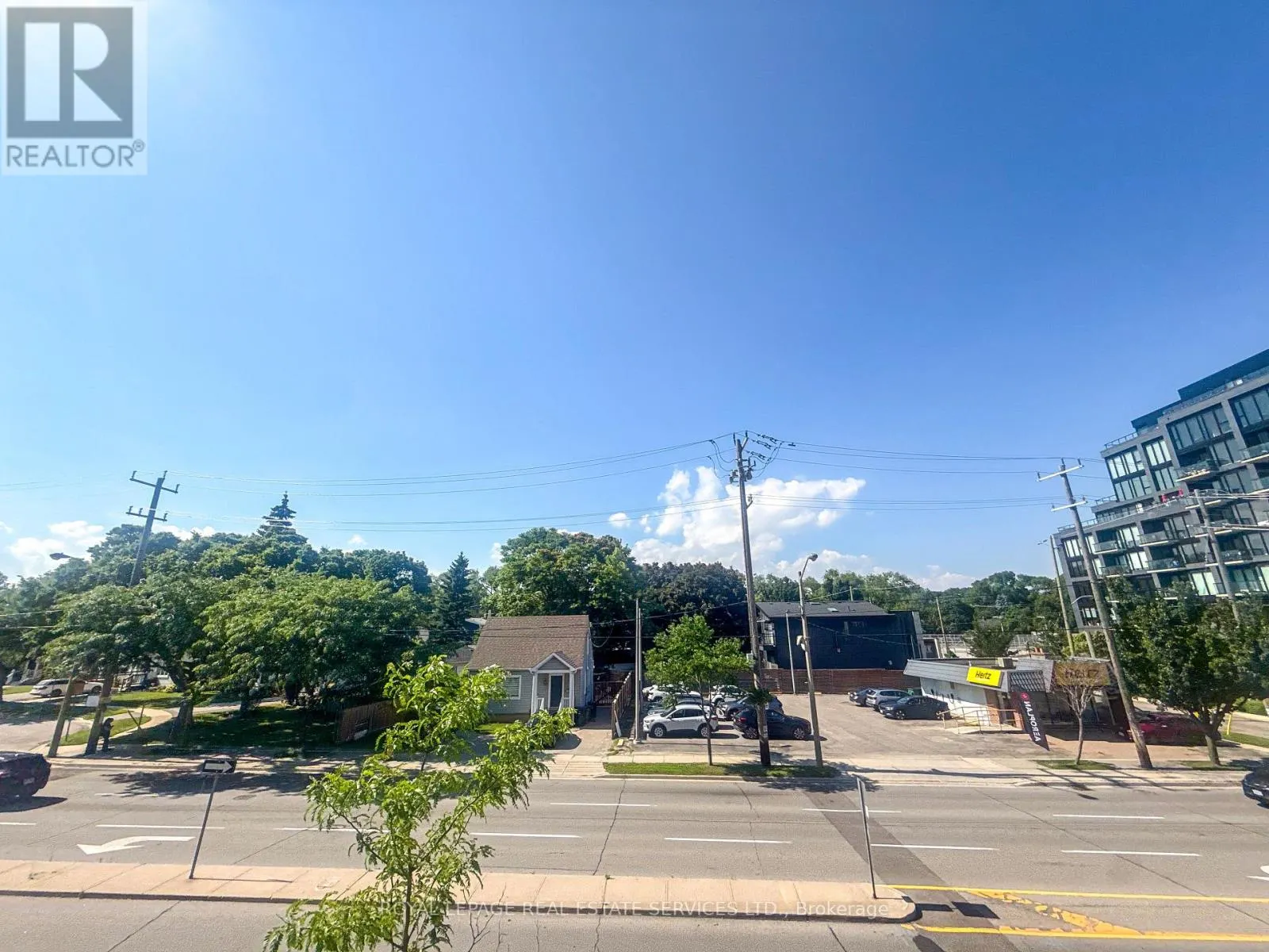 104 UPPER - 799 THE QUEENSWAY