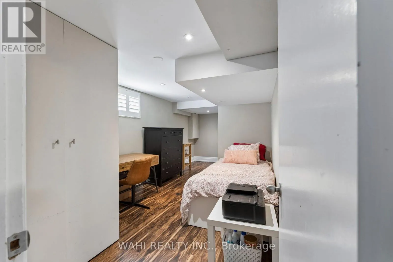 39 NANWOOD DRIVE