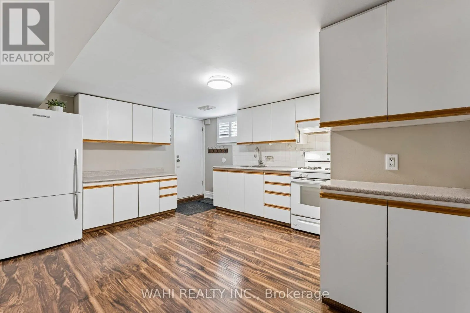 39 NANWOOD DRIVE