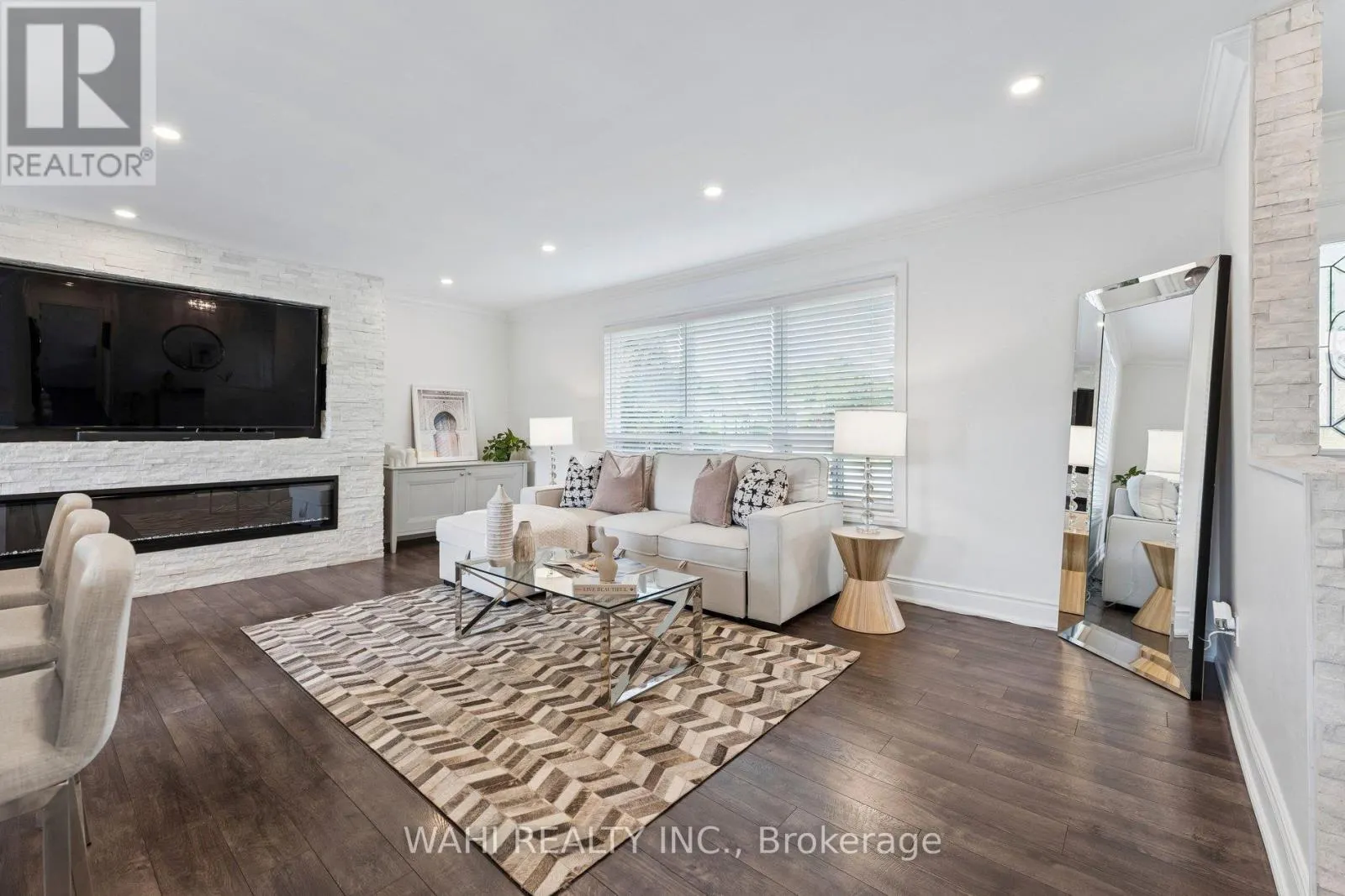 39 NANWOOD DRIVE
