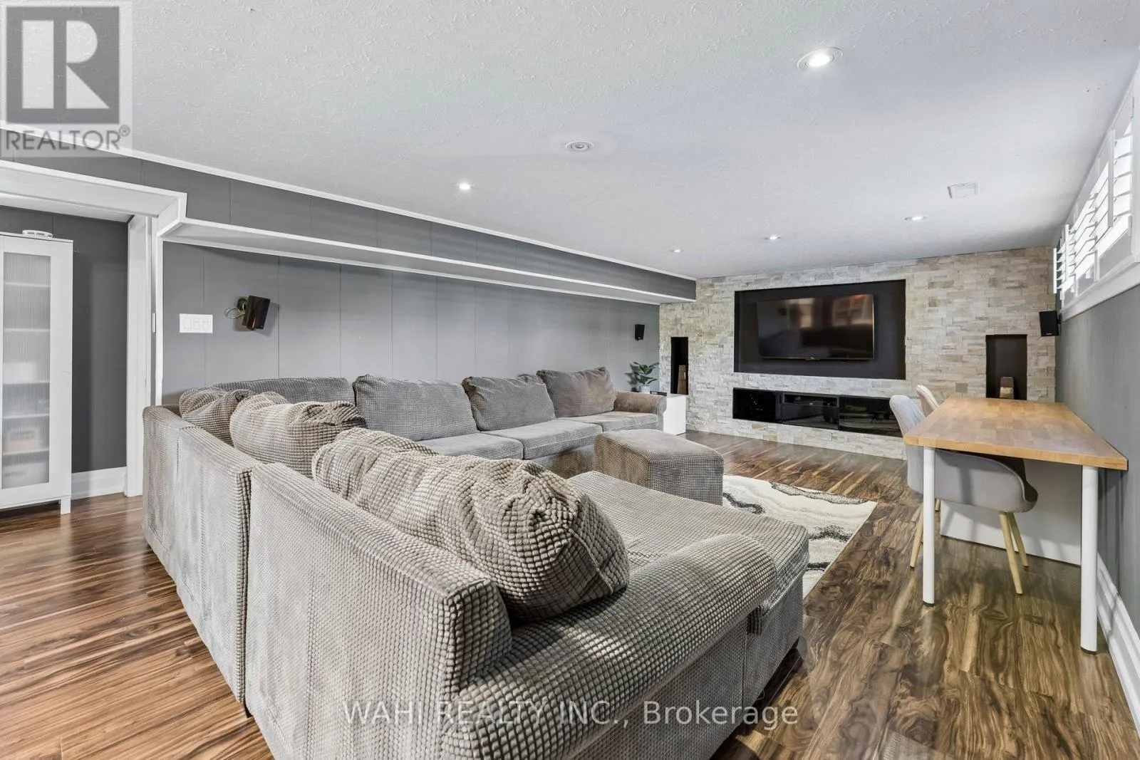 39 NANWOOD DRIVE