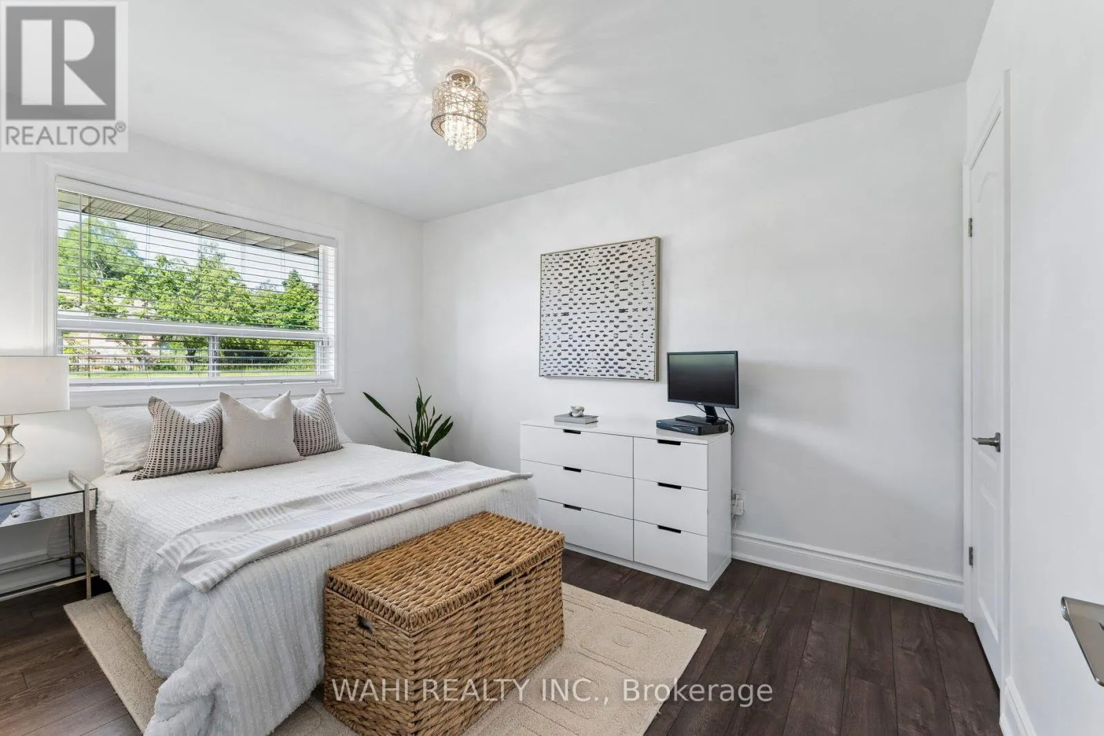 39 NANWOOD DRIVE