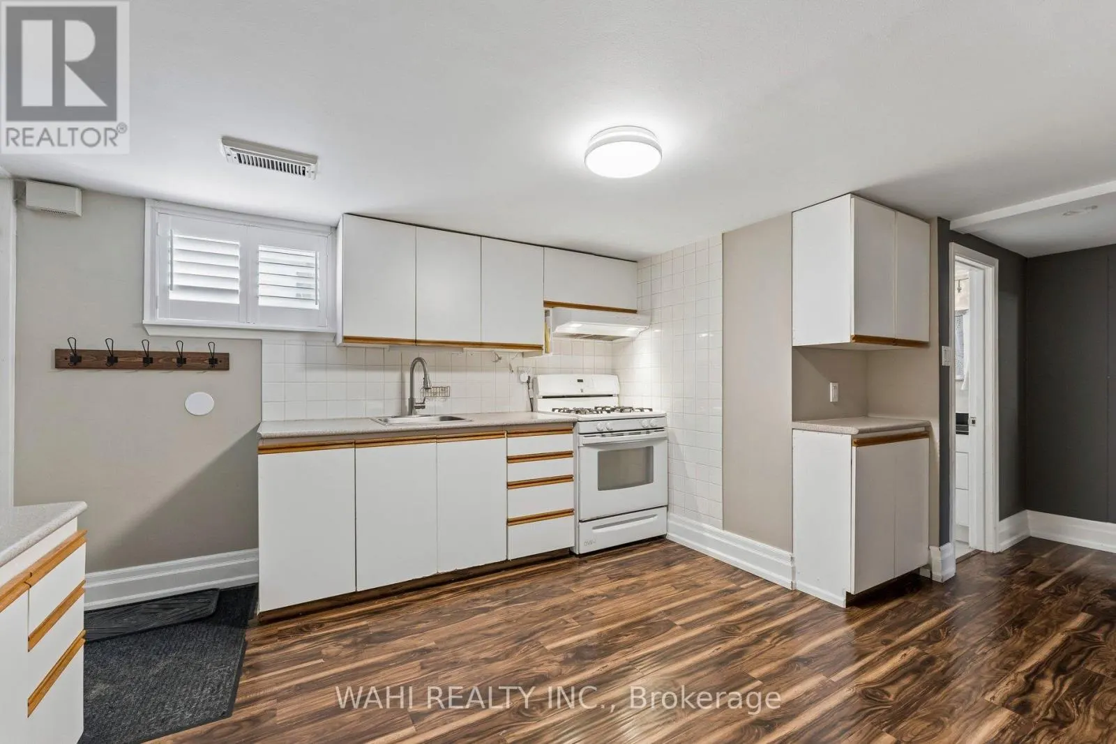 39 NANWOOD DRIVE