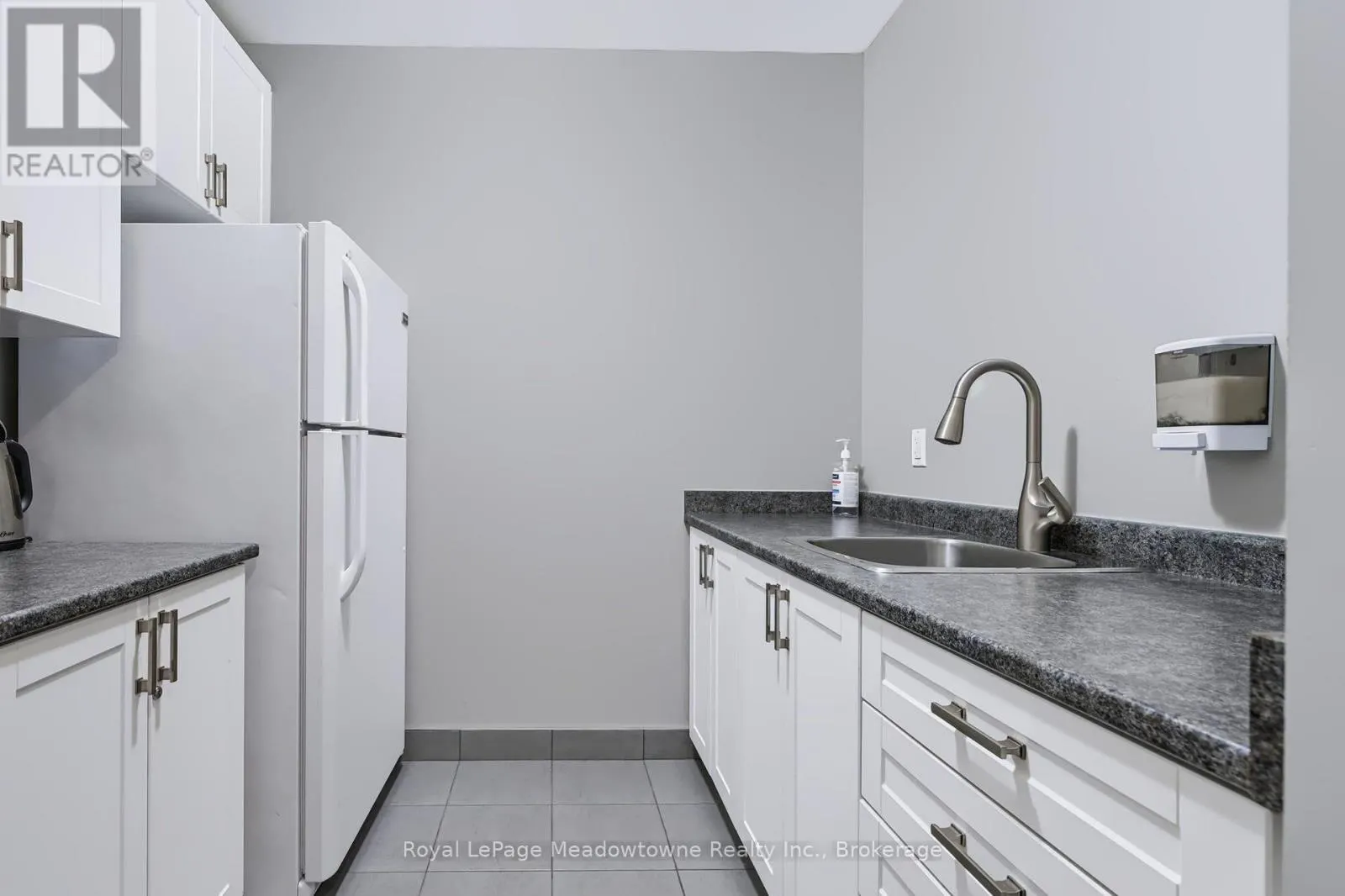 301 - 33 WHITMER STREET #301