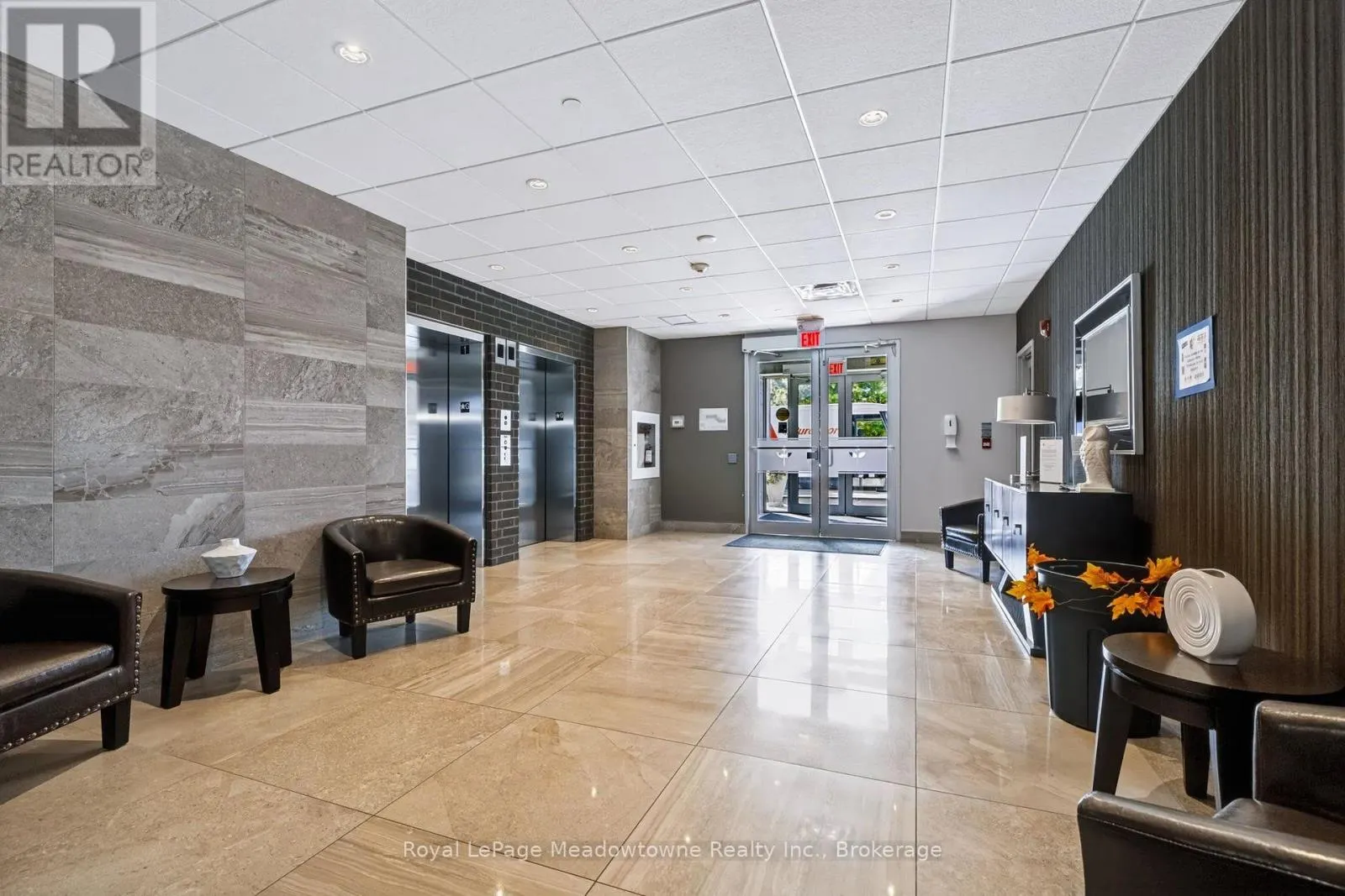 301 - 33 WHITMER STREET #301