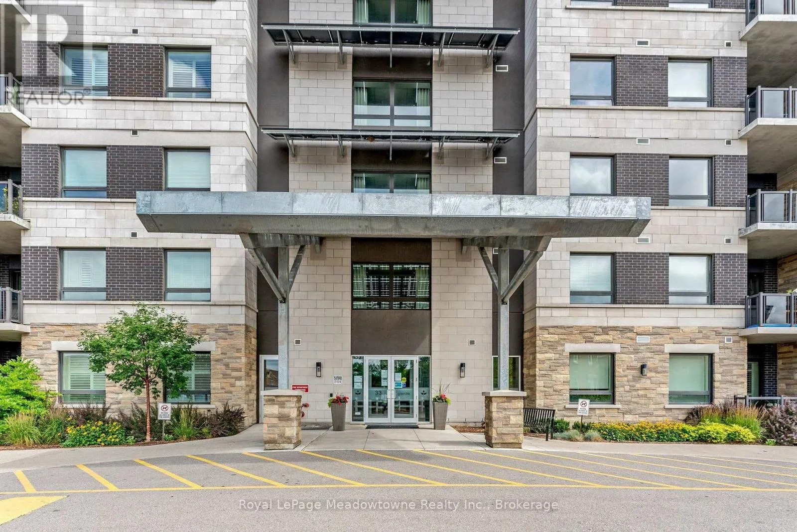 301 - 33 WHITMER STREET #301