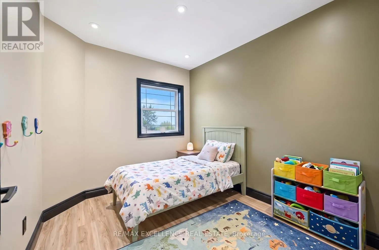 20 MANETT CRESCENT