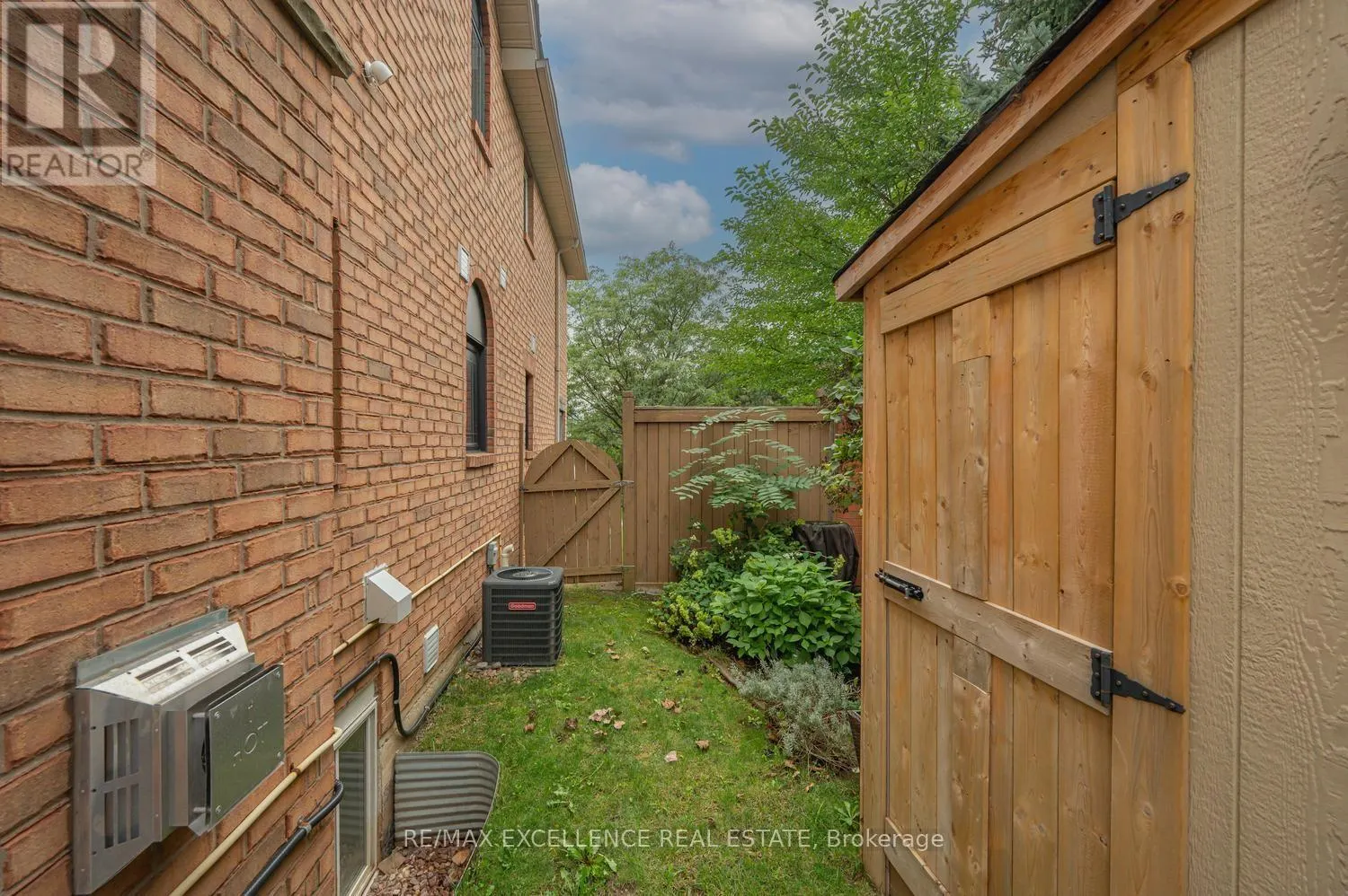 20 MANETT CRESCENT