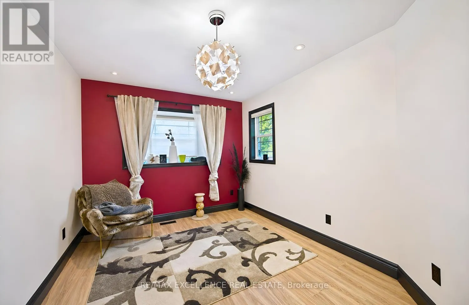 20 MANETT CRESCENT