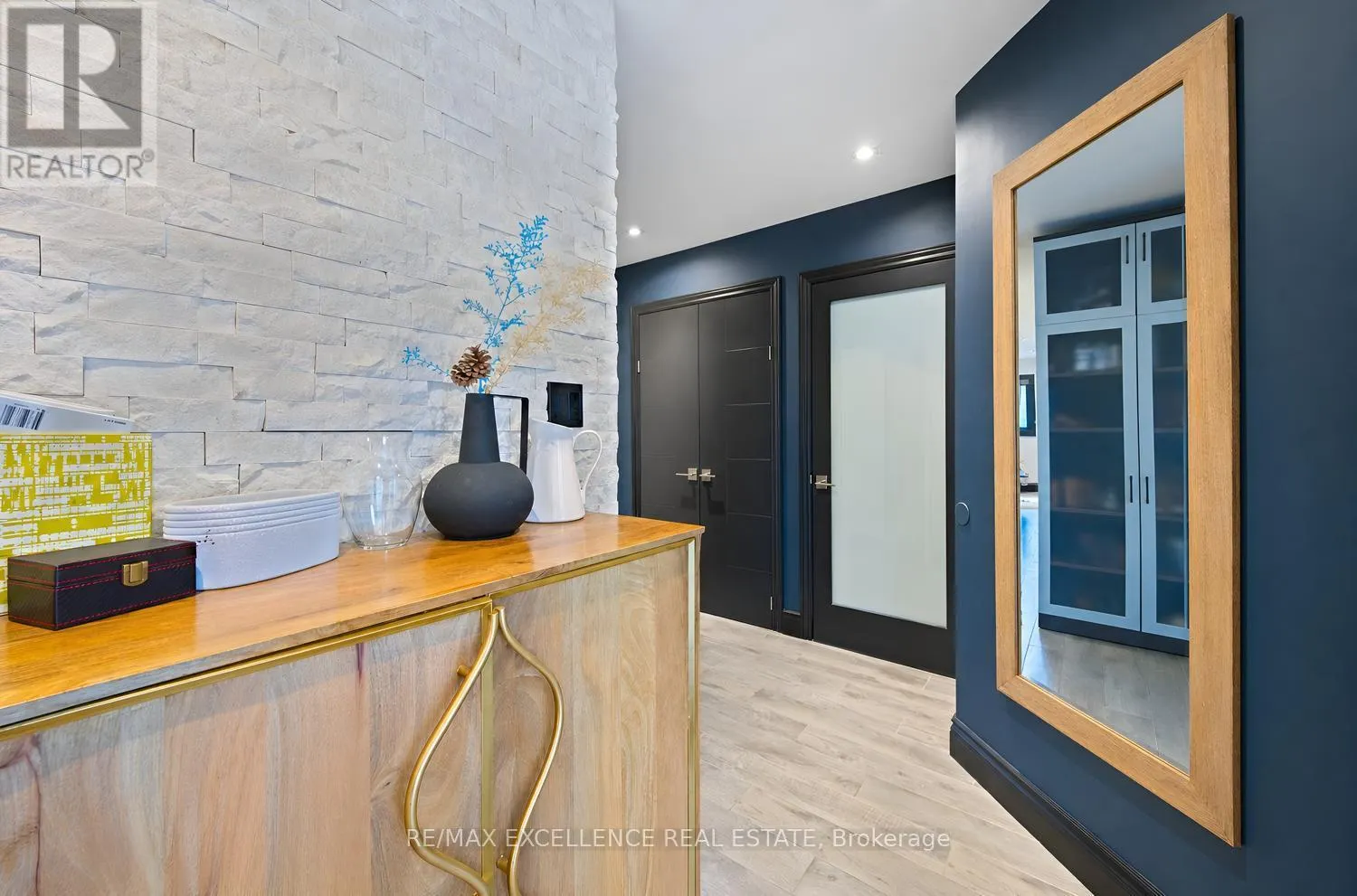 20 MANETT CRESCENT