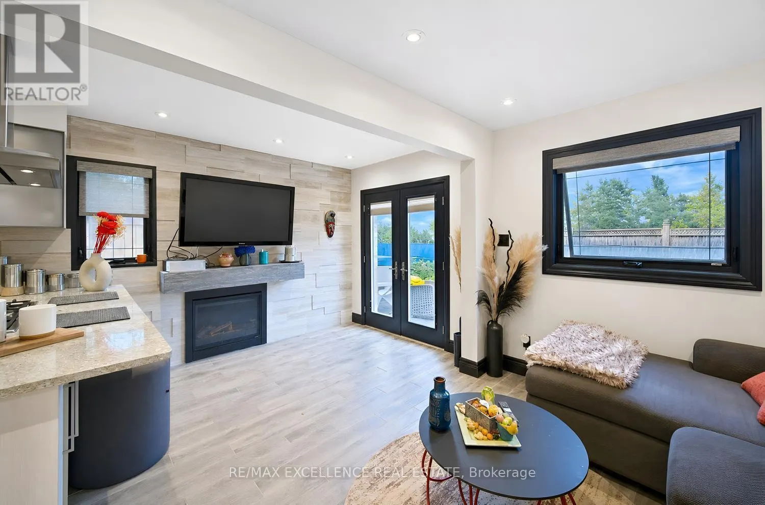 20 MANETT CRESCENT