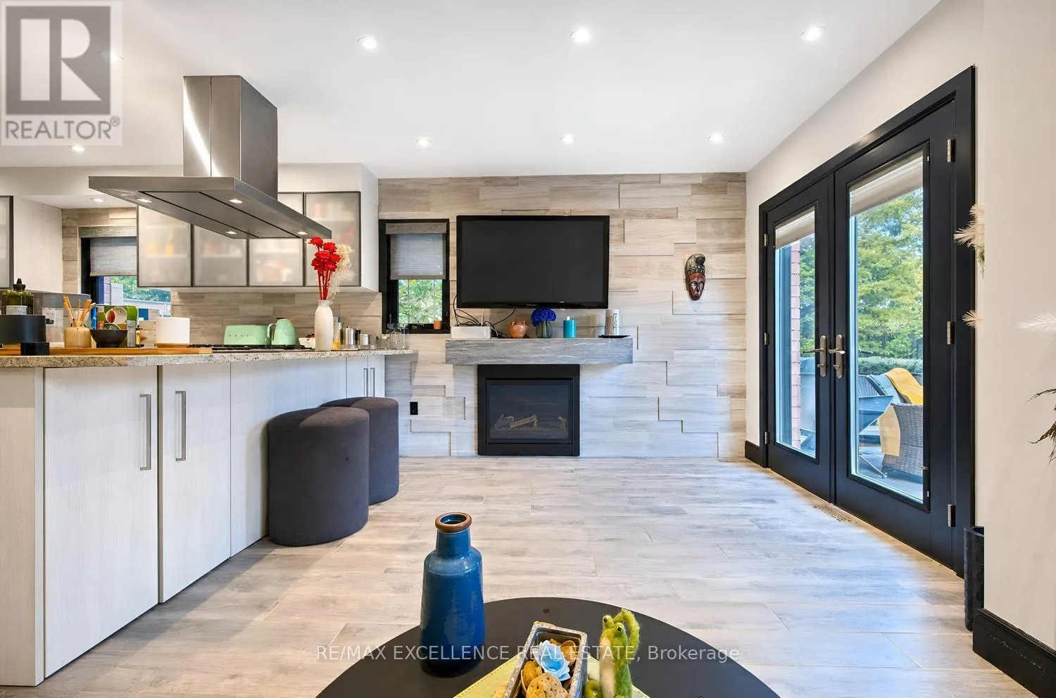 20 MANETT CRESCENT
