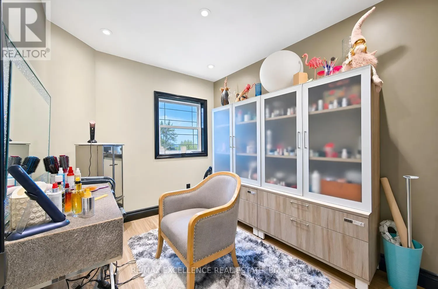 20 MANETT CRESCENT