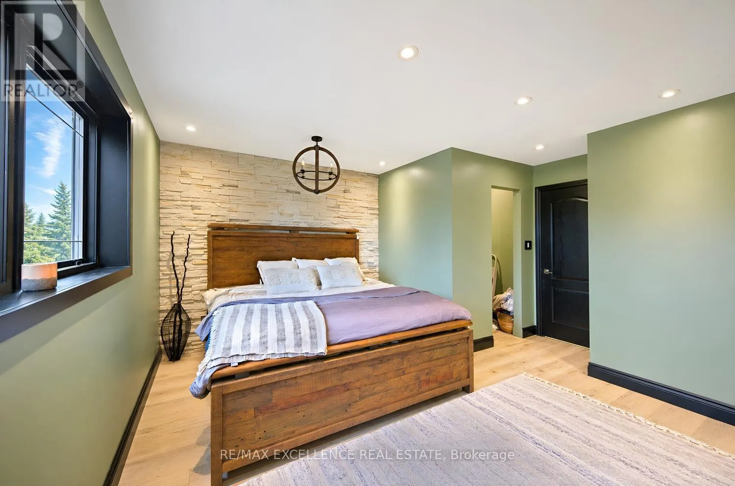 20 MANETT CRESCENT