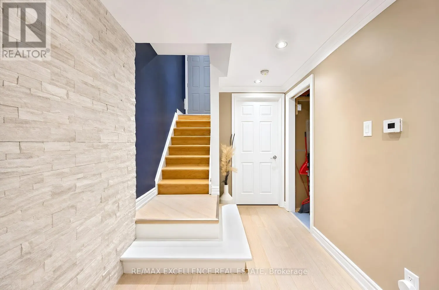 20 MANETT CRESCENT
