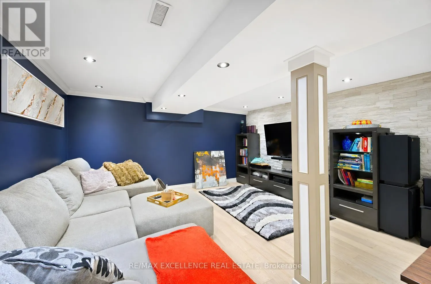 20 MANETT CRESCENT