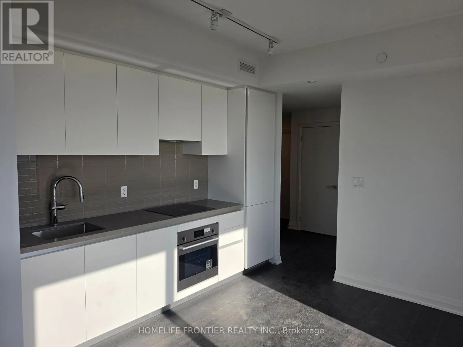 4015 THE EXCHANGE DRIVE