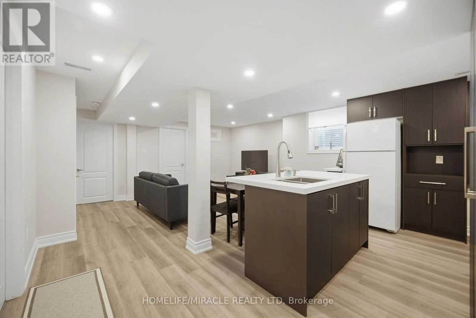 BASEMENT - 3008 BRITANNIA ROAD W