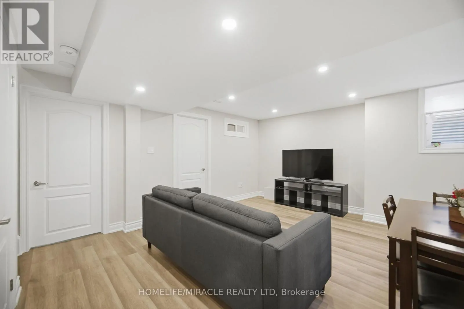 BASEMENT - 3008 BRITANNIA ROAD W