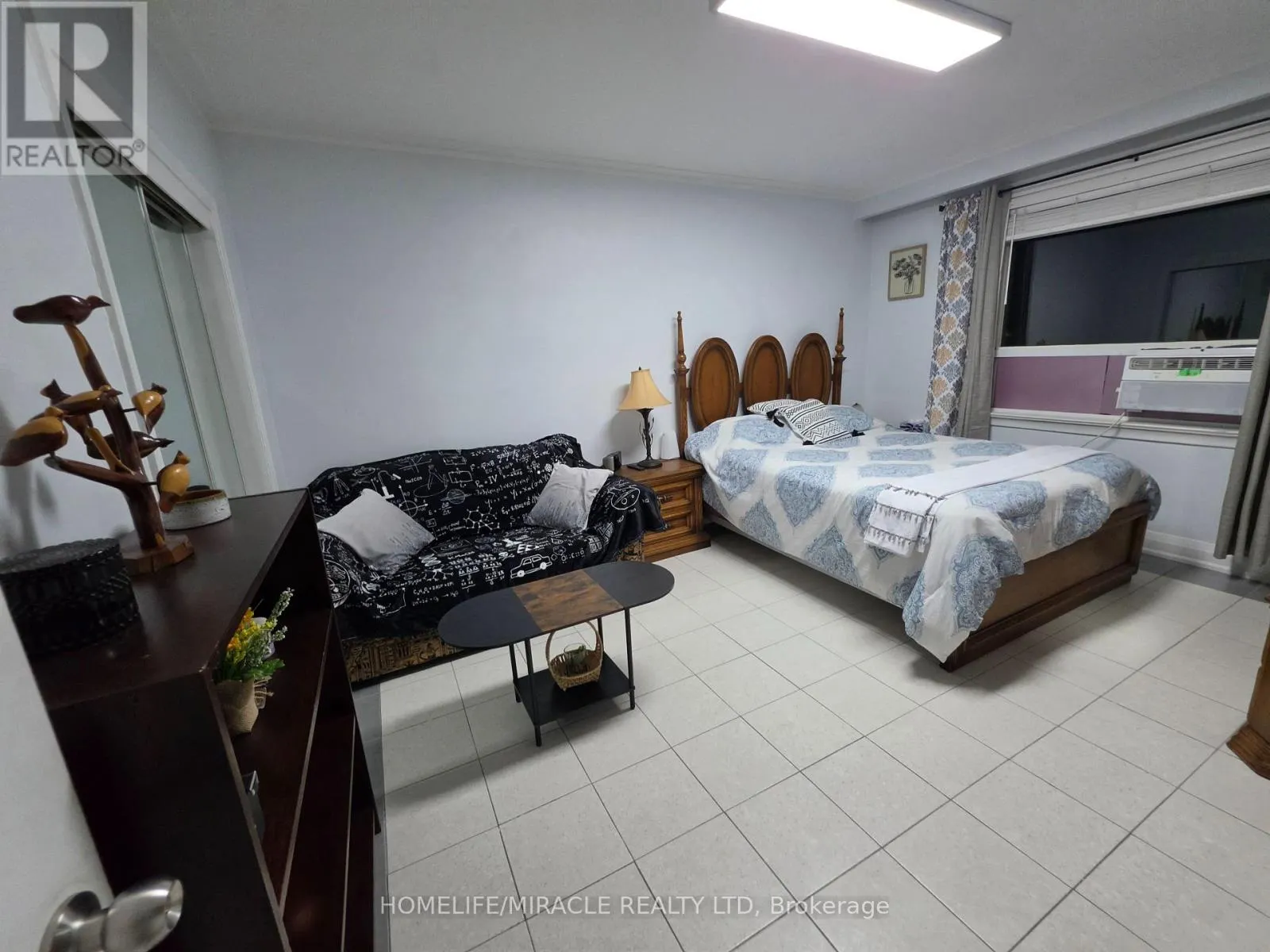 UNIT # 2 - 230 BICKNELL AVENUE