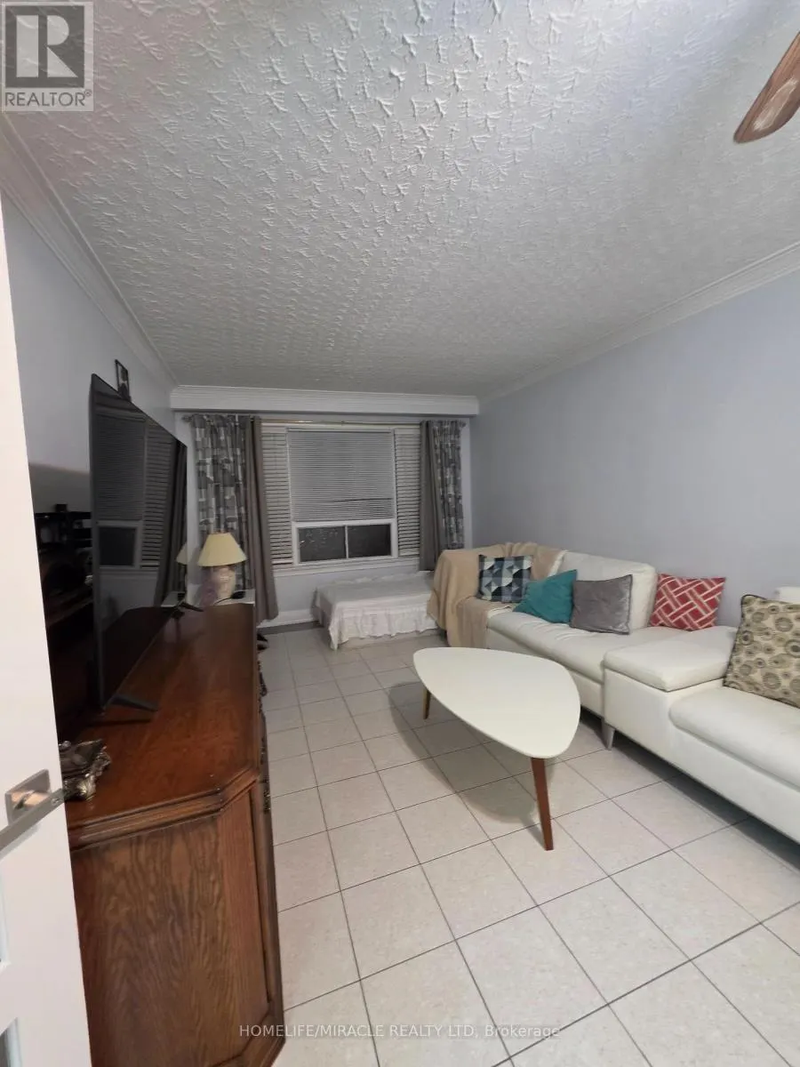 UNIT # 2 - 230 BICKNELL AVENUE