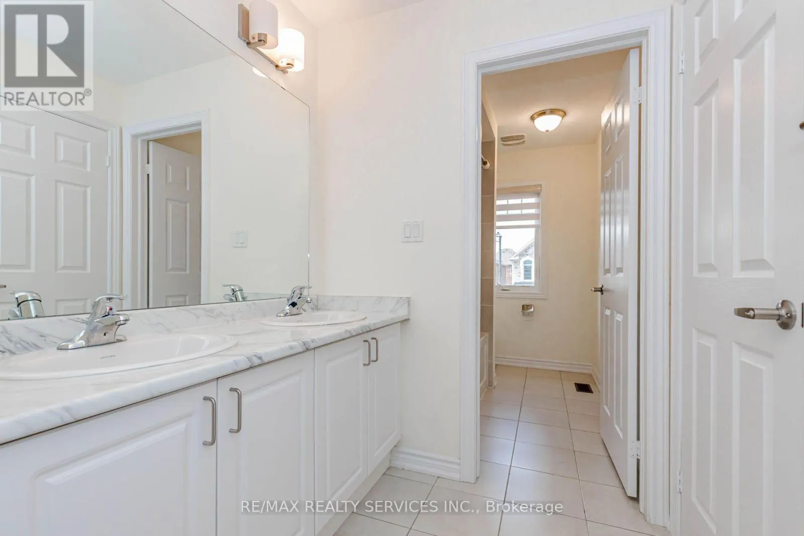 37 ROYAL FERN CRESCENT