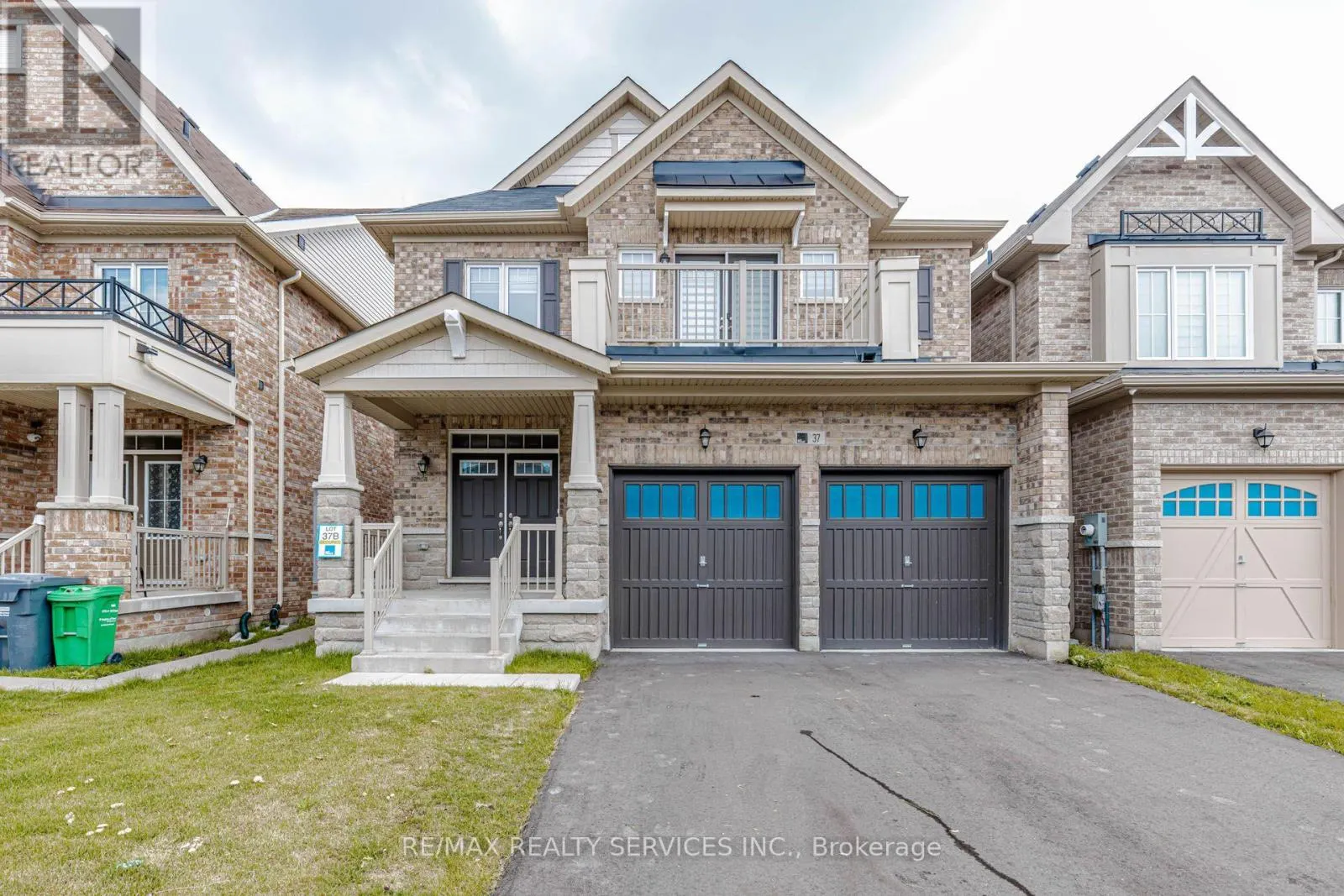37 ROYAL FERN CRESCENT