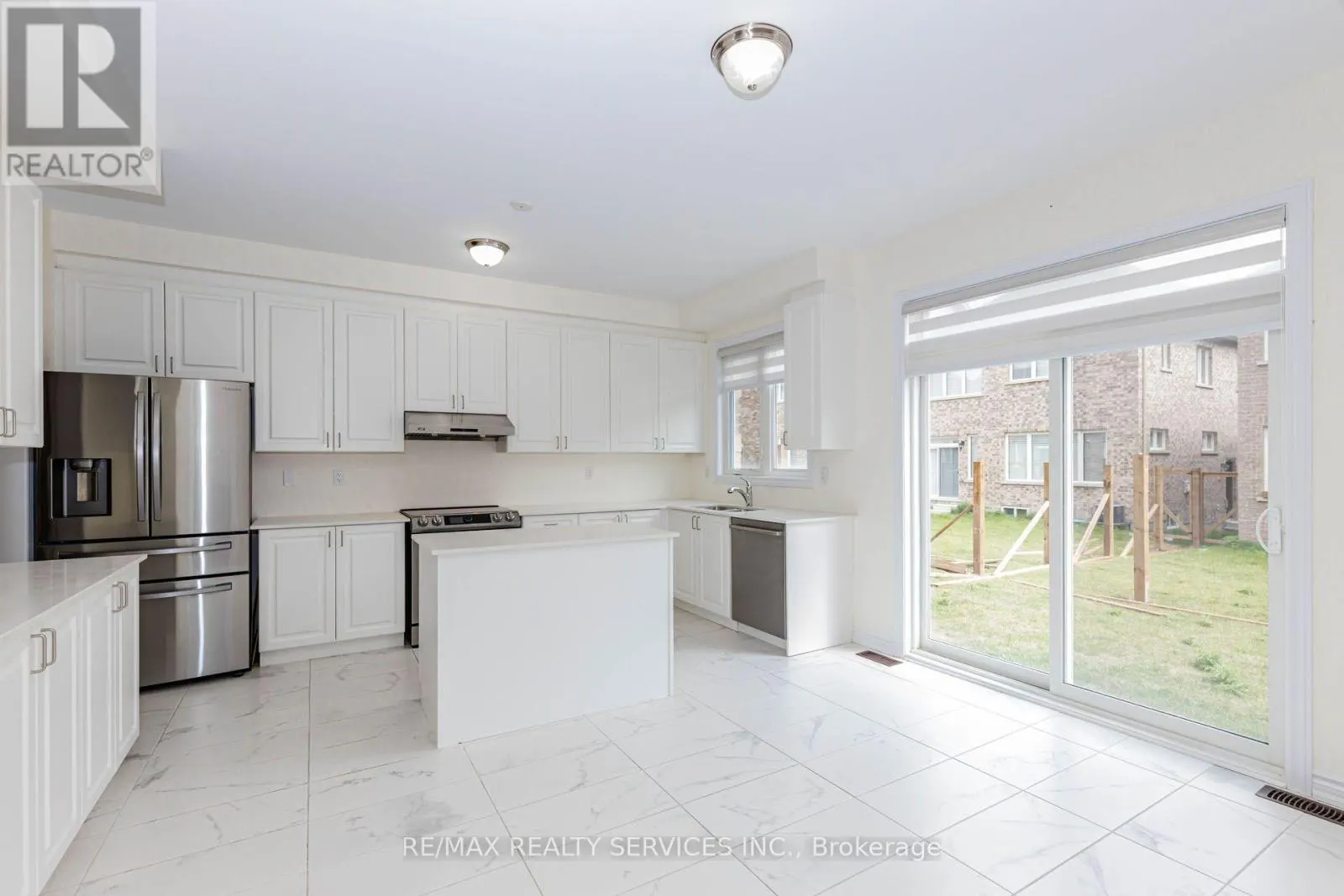 37 ROYAL FERN CRESCENT