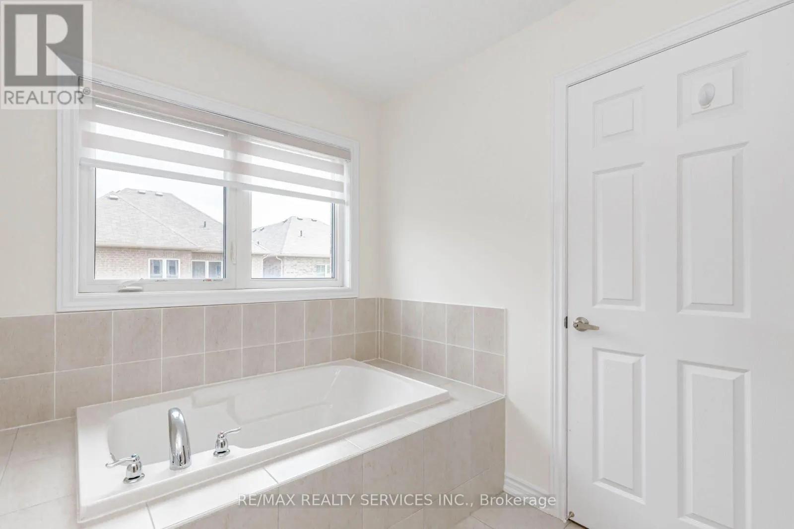 37 ROYAL FERN CRESCENT