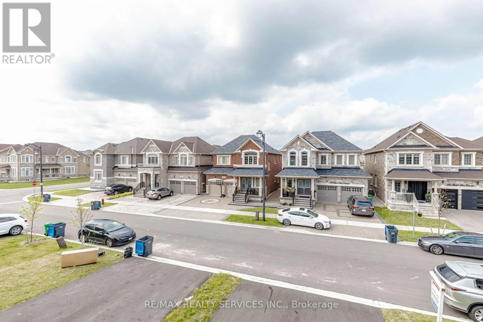 37 ROYAL FERN CRESCENT