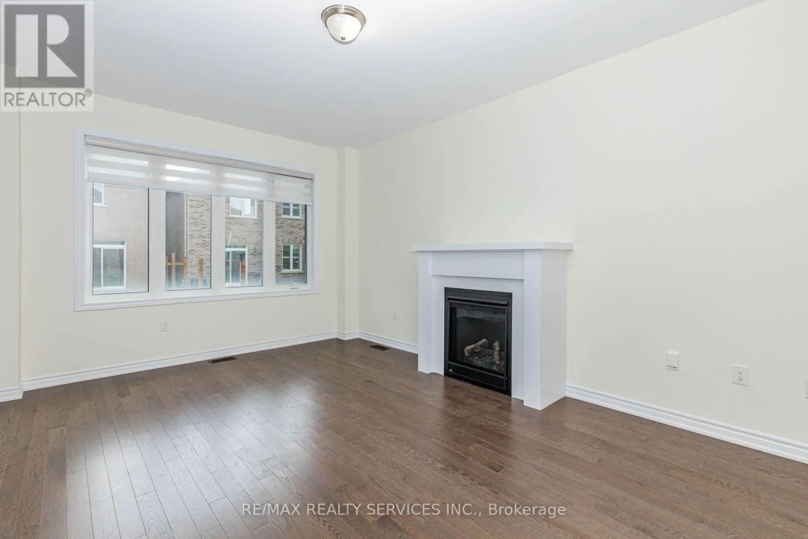 37 ROYAL FERN CRESCENT