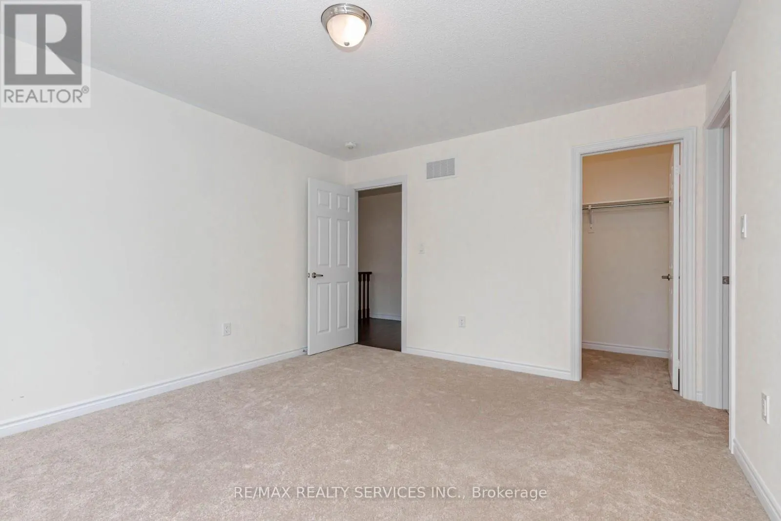 37 ROYAL FERN CRESCENT