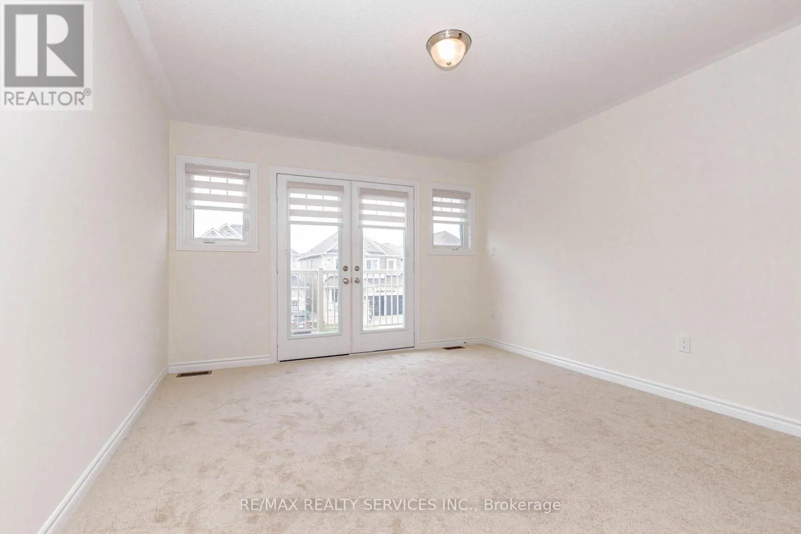37 ROYAL FERN CRESCENT