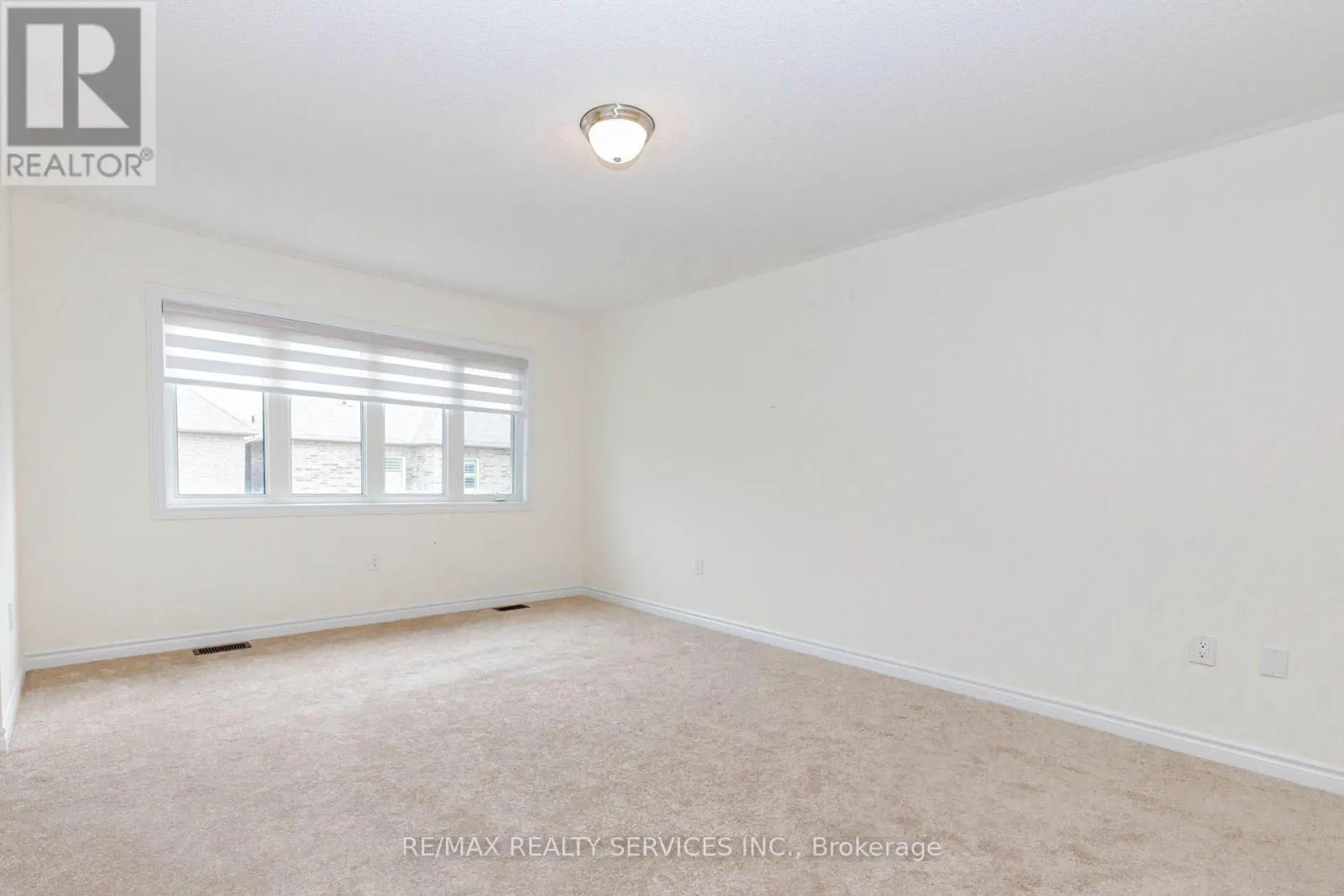 37 ROYAL FERN CRESCENT