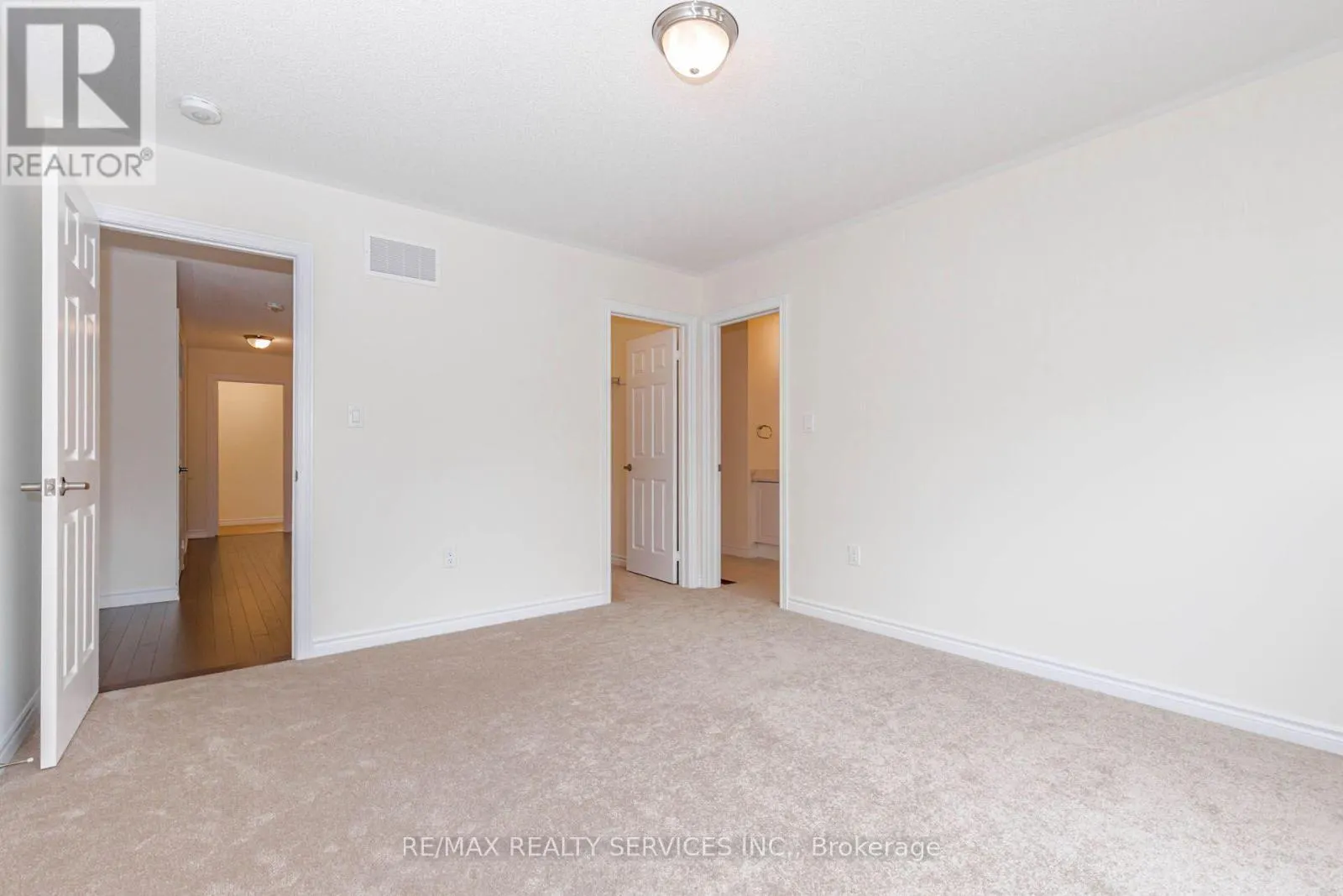 37 ROYAL FERN CRESCENT