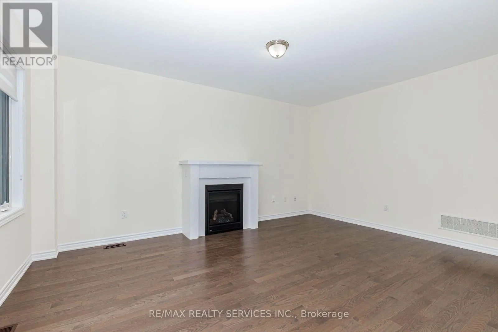 37 ROYAL FERN CRESCENT