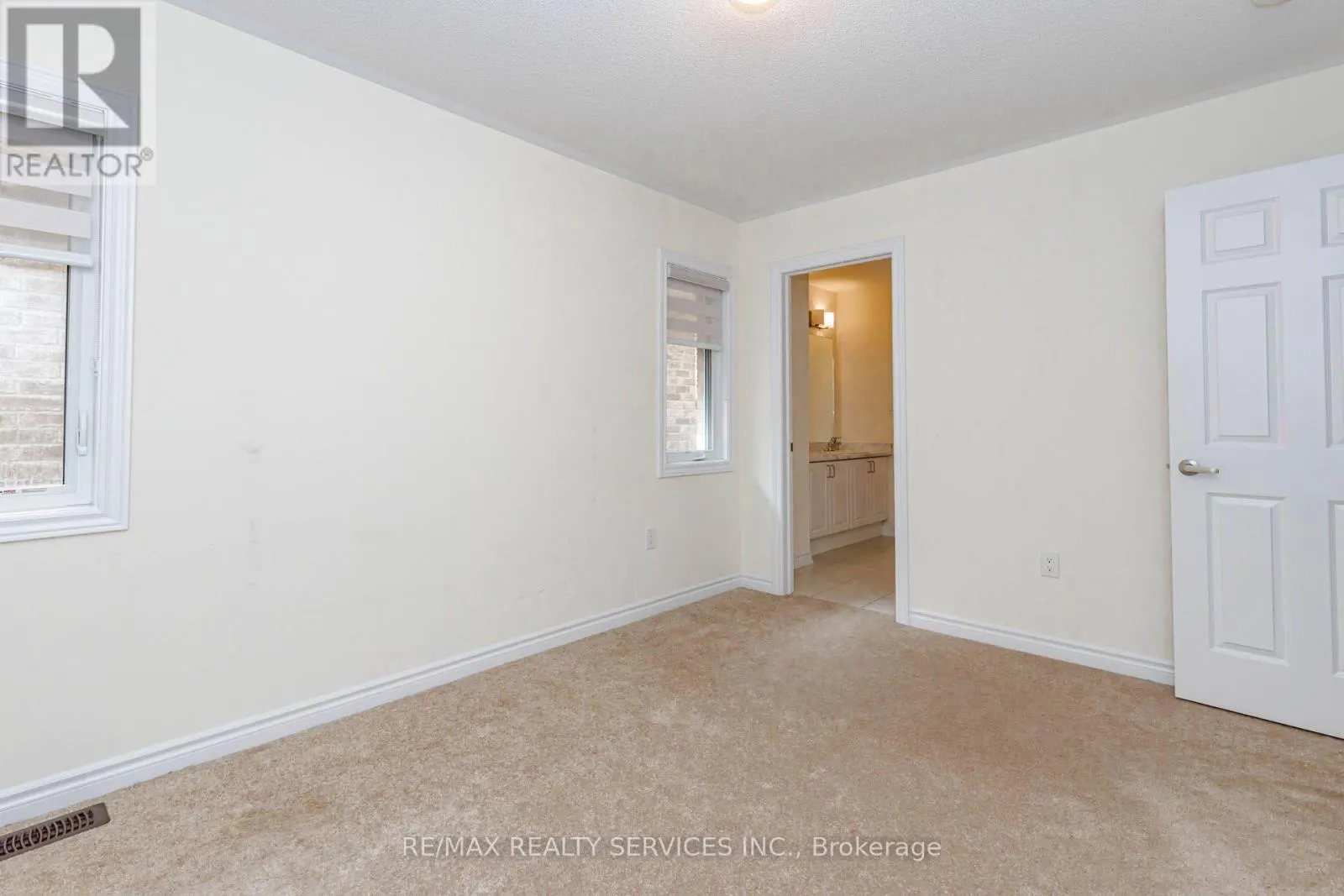 37 ROYAL FERN CRESCENT